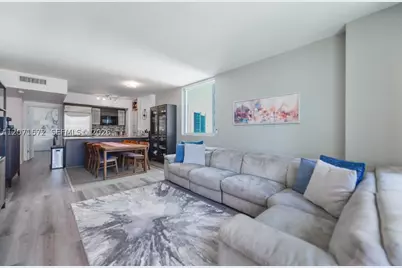 55 SE 6th #2110, Miami, FL 33131 - Photo 4