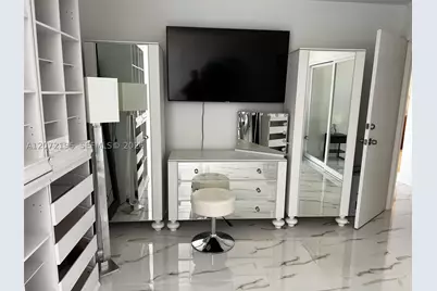 1035 West #803, Miami Beach, FL 33139 - Photo 6