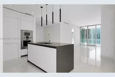 300 Biscayne Boulevard #1805W, Miami, FL 33131 - Photo 10