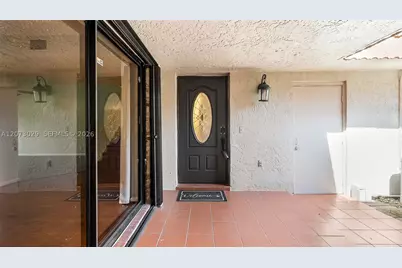 11112 N Harmony Lake, Davie, FL 33324 - Photo 4