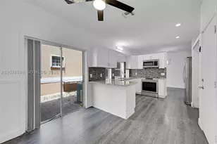 11201 Lakeview, Coral Springs, FL 33071 - Photo 10