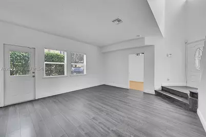 11201 Lakeview #48-M, Coral Springs, FL 33071 - Photo 4