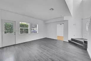 11201 Lakeview, Coral Springs, FL 33071 - Photo 4