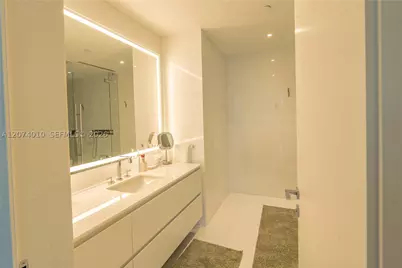 300 Biscayne Boulevard #3109W, Miami, FL 33131 - Photo 16