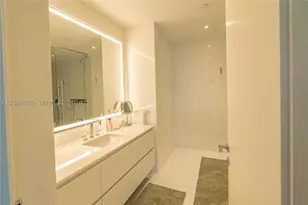 300 Biscayne Blvd, Miami, FL 33131 - Photo 16