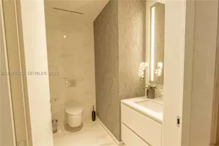 300 Biscayne Blvd, Miami, FL 33131 - Photo 4