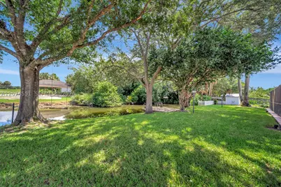 560 W Tropical, Plantation, FL 33317 - Photo 82