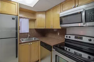 800 W, Miami Beach, FL 33139 - Photo 6