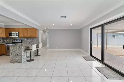 913 SW 49th, Plantation, FL 33317 - Photo 8