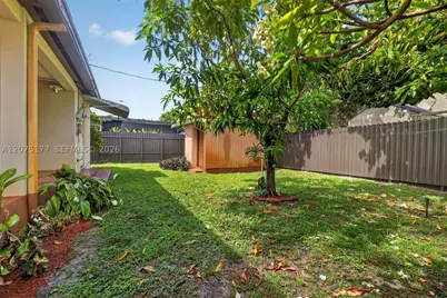 4585 E 9th, Hialeah, FL 33013 - Photo 24