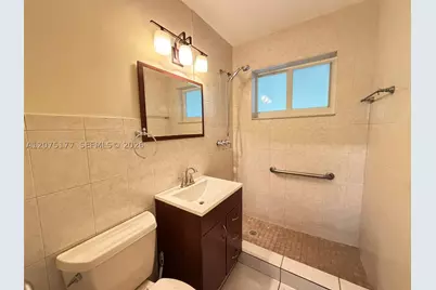 4585 E 9th, Hialeah, FL 33013 - Photo 16