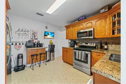 1136 NW 34th #Main, Miami, FL 33125 - Photo 10