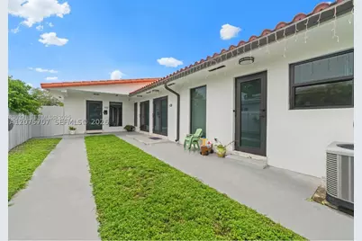 1136 NW 34th #Main, Miami, FL 33125 - Photo 2