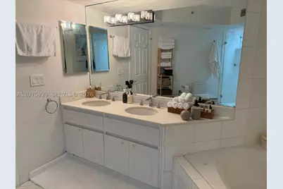 6301 Collins #1606, Miami Beach, FL 33141 - Photo 16