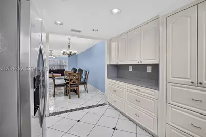 9721 Sunrise Lakes #102, Sunrise, FL 33322 - Photo 4