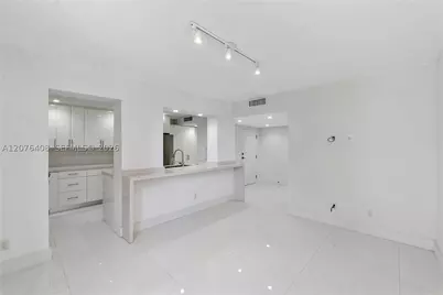 90 Edgewater #104, Coral Gables, FL 33133 - Photo 8