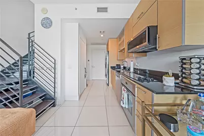 60 SW 13th #2403, Miami, FL 33130 - Photo 4