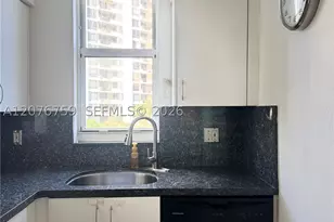 770 Claughton Island, Miami, FL 33131 - Photo 4