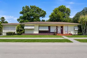 425 S 15th, Hollywood, FL 33020 - Photo 1