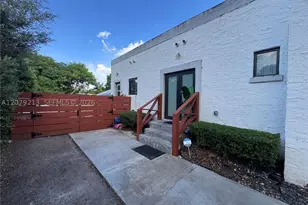 10841 NE 2nd, Miami, FL 33161 - Photo 2