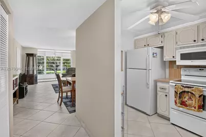 9261 Sunrise Lakes #203, Sunrise, FL 33322 - Photo 6