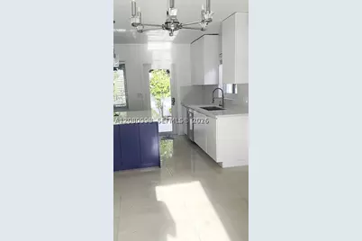 638 SW 5th #B, Fort Lauderdale, FL 33315 - Photo 2
