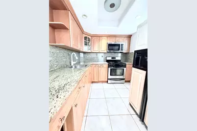 720 Collins #204, Miami Beach, FL 33139 - Photo 6