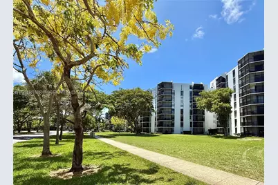 3475 N Country Club #615, Aventura, FL 33180 - Photo 2