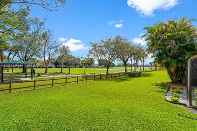 1699 W Fairway, Pembroke Pines, FL 33026 - Photo 22