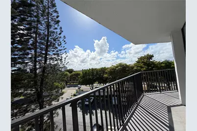 1000 Parkview #531, Hallandale Beach, FL 33009 - Photo 8