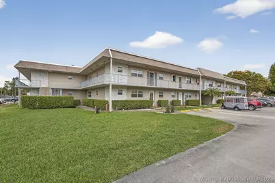 202 Oxford 200, West Palm Beach, FL 33417 - Photo 2