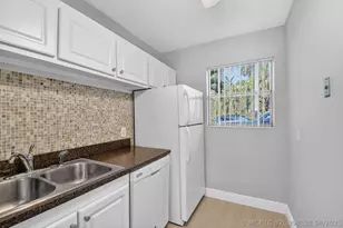 1432 S Lakeside Dr, Lake Worth, FL 33460 - Photo 16