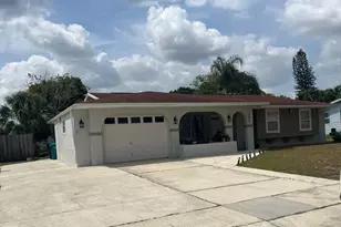 262 NE Floresta Dr, Port Saint Lucie, FL 34983 - Photo 1