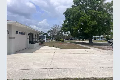 262 NE Floresta Drive, Port Saint Lucie, FL 34983 - Photo 4