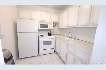 319 Chatham P, West Palm Beach, FL 33417 - Photo 6