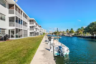 465 Paradise Isle Blvd, Hallandale Beach, FL 33009 - Photo 20