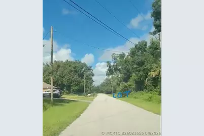 000 April Avenue, North Port, FL 34288 - Photo 6