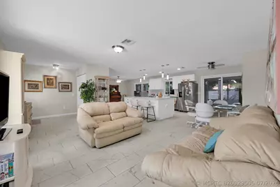 552 SW Eyerly Avenue, Port Saint Lucie, FL 34983 - Photo 4