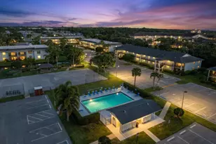 1201 SE Parkview Pl, Stuart, FL 34994 - Photo 1