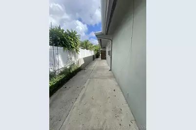 1546 NE 32nd Street #B, Oakland Park, FL 33334 - Photo 28