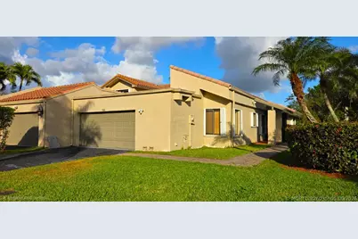566 Village Lake Drive, Weston, FL 33326 - Photo 2