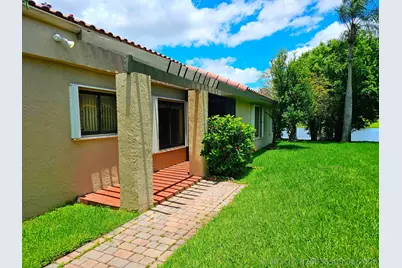 566 Village Lake Drive, Weston, FL 33326 - Photo 32