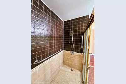 566 Village Lake Drive, Weston, FL 33326 - Photo 20