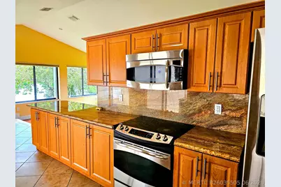 566 Village Lake Drive, Weston, FL 33326 - Photo 10