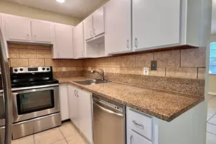423 Glenwood Dr, West Palm Beach, FL 33415 - Photo 2