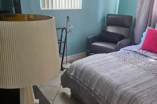 1045 SE 15th St, Fort Lauderdale, FL 33316 - Photo 2