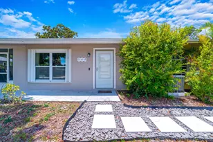 542 Saunders St, Sebastian, FL 32958 - Photo 2