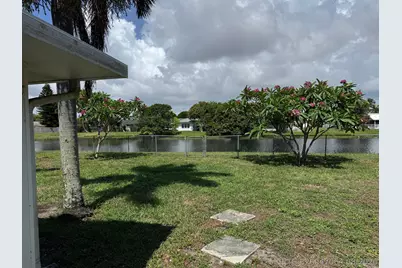 8095 St  John Avenue W, Boynton Beach, FL 33472 - Photo 2