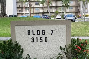 3150 W Rolling Hills Cir, Davie, FL 33328 - Photo 2