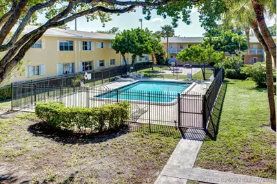 420 SE 2nd Avenue #23, Deerfield Beach, FL 33441 - Photo 2